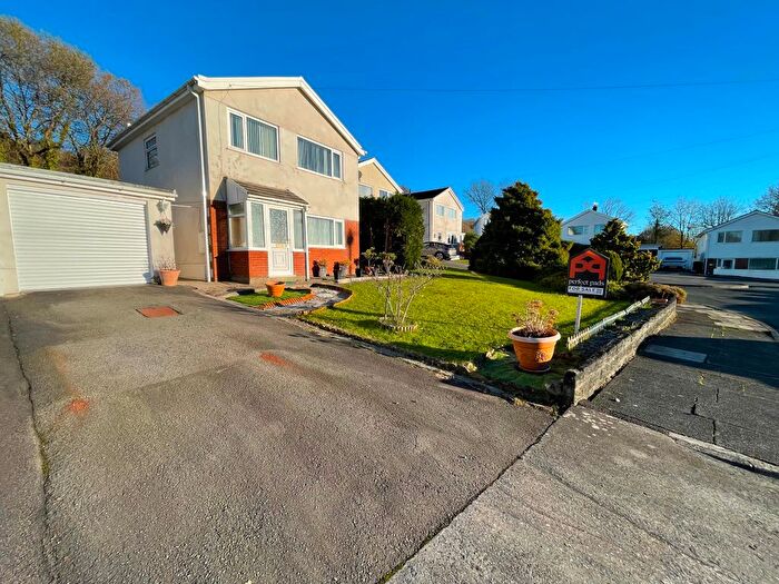 3 Bedroom Detached House For Sale In Waun Penlan, Pontardawe, Swansea, SA8