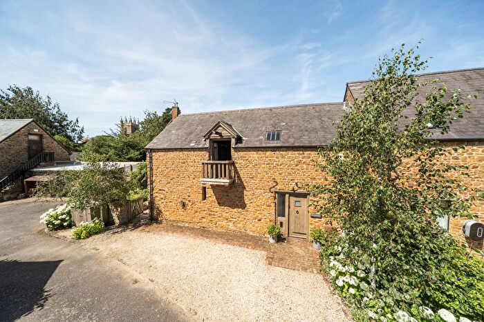 3 Bedroom Detached House For Sale In Earls Lane, Deddington, OX15