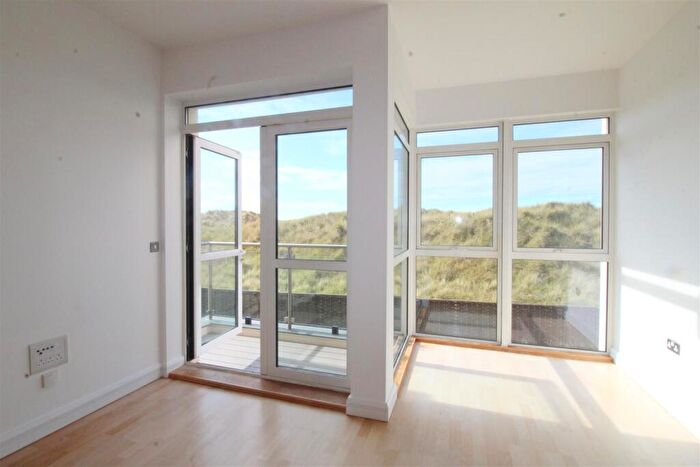 2 Bedroom Apartment To Rent In Clifton Drive North, Lytham St. Annes, FY8