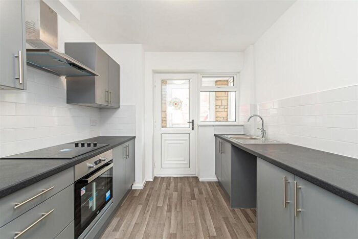 3 Bedroom Semi-Detached House To Rent In Easedale Gardens, Gateshead, Tyne And Wear, NE9
