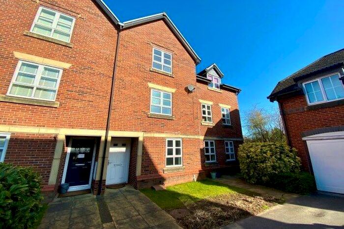 4 Bedroom Property To Rent In Springbank Gardens, Lymm, WA13