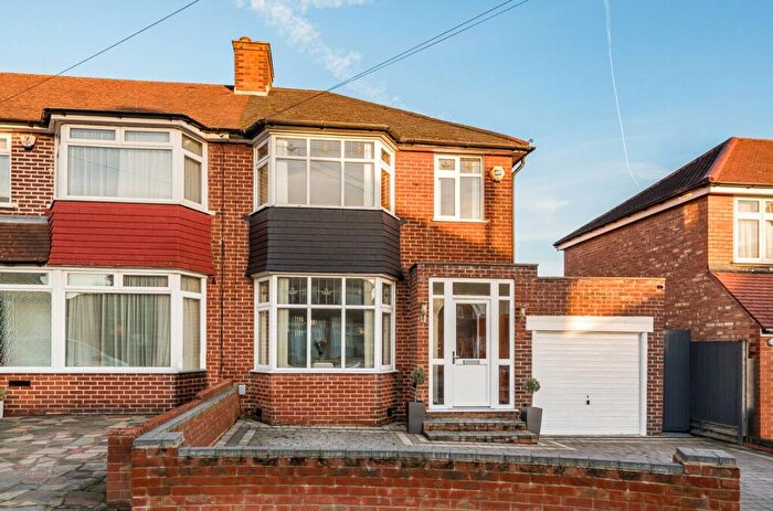 3 Bedroom Semi Detached House For Sale In Pickett Croft, Stanmore, HA7
