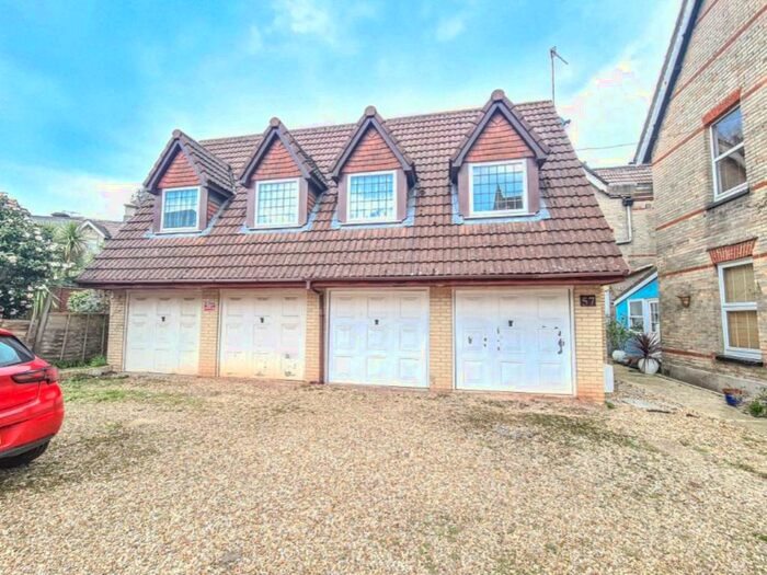 2 Bedroom Flat To Rent In Church Road, Lower Parkstone, Poole, BH14