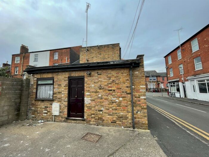 1 Bedroom Flat To Rent In Bedford Road, Reading, RG1