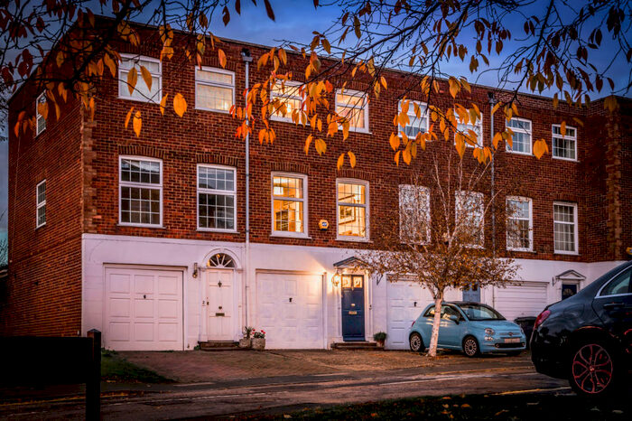 4 Bedroom Town House To Rent In Blenheim Gardens, Kingston Upon Thames, Surrey, KT2