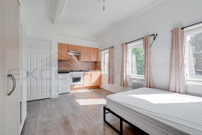 Apartment To Rent In Mazenod Avenue, West Hampstead, London, NW6
