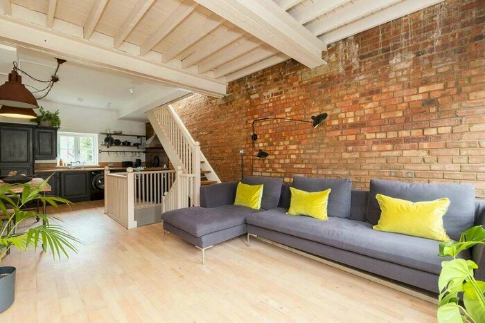 2 Bedroom Flat To Rent In Marlborough Yard, Archway, N19