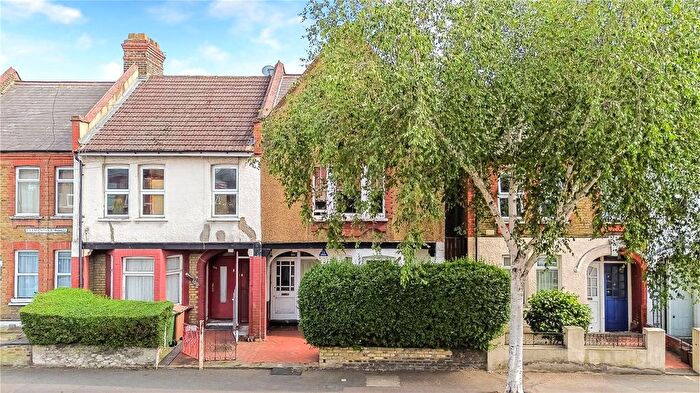 2 Bedroom Flat For Sale In Clementina Road, Leyton, London, E10