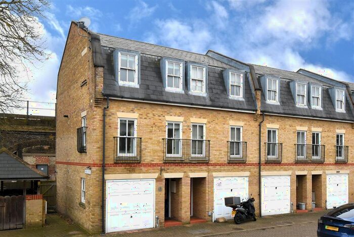 3 Bedroom End Of Terrace House To Rent In Sussex Mews, Catford, London, SE6