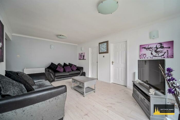 2 Bedroom Flat To Rent In Christie Court, Halifax Close, Allesley, CV5