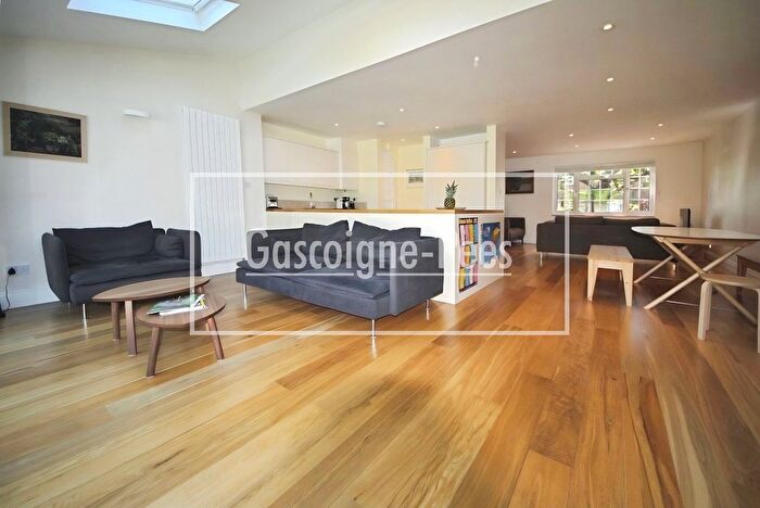 3 Bedroom Property To Rent In Meadlands Drive, Richmond, TW10