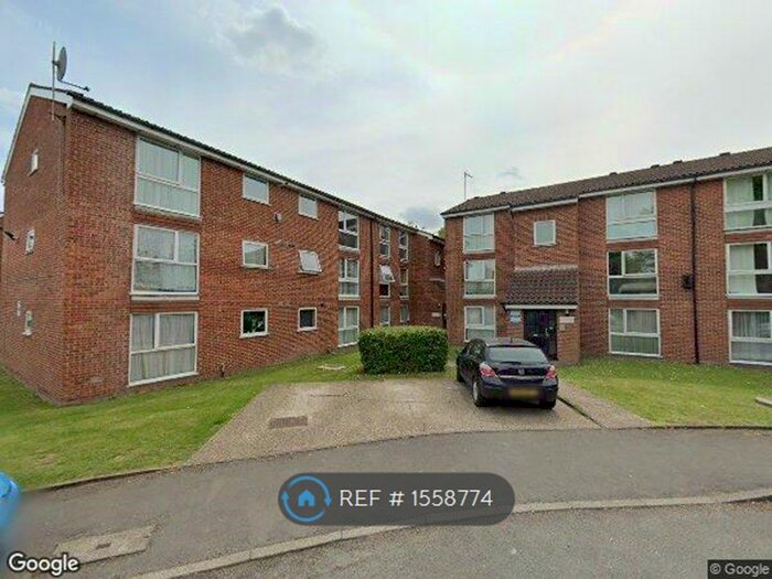 2 Bedroom Flat To Rent In Larch Close, London Friern Barnet, N11