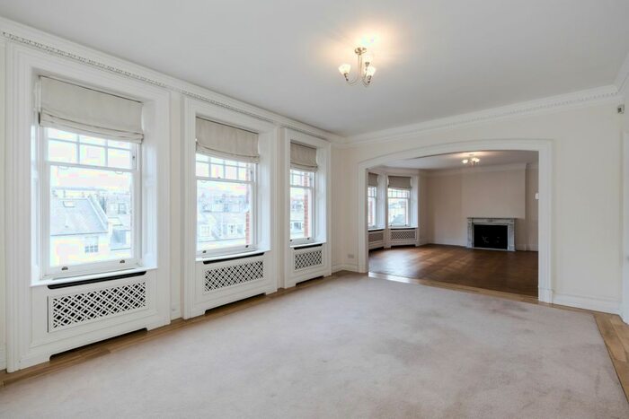 4 Bedroom Flat To Rent In Wynnstay Gardens, London, W8