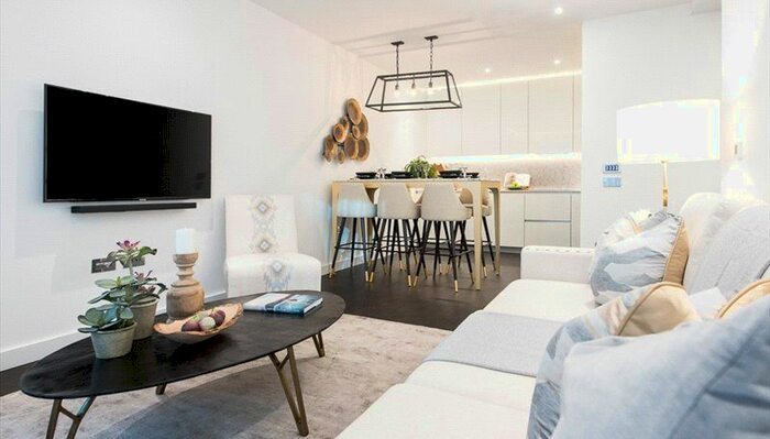 2 Bedroom Flat To Rent In Charles Clowes Walk, Nine Elms, SW11