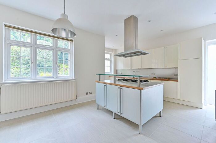 4 Bedroom Property To Rent In Holly Lodge Gardens, Highgate, London, N6