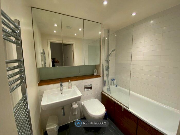 2 Bedroom Flat To Rent In Hermitage, Reading, RG1