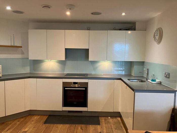 2 Bedroom Flat To Rent In Seren Park Gardens, Greenwich, SE3