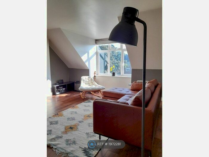 2 Bedroom Flat To Rent In West Hill, London, SW15