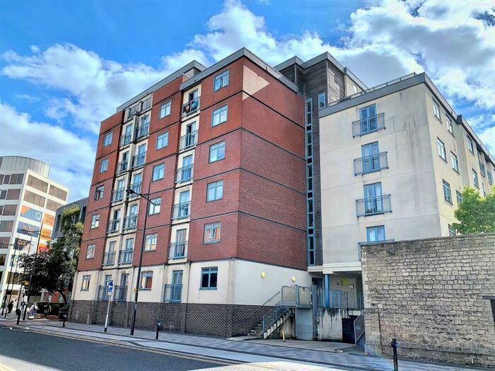 1 Bedroom Flat To Rent In Wellington Street, Town Centre, Swindon, SN1