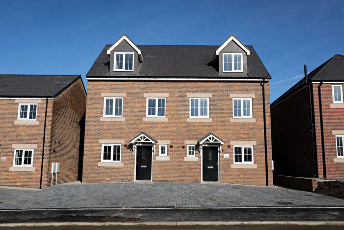 3 Bedroom Town House To Rent In Wallington Drive, Darlington, County Durham, DL1