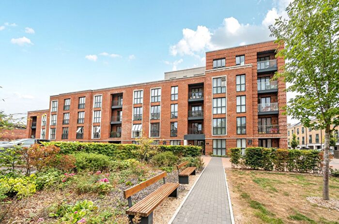 2 Bedroom Flat For Sale In Fellowes Rise, Winchester, Hampshire, SO22