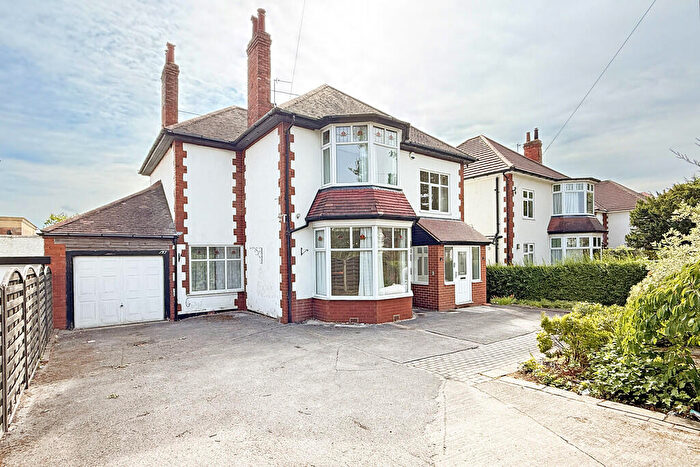 4 Bedroom Detached House For Sale In Leeds Road, Harrogate, HG2