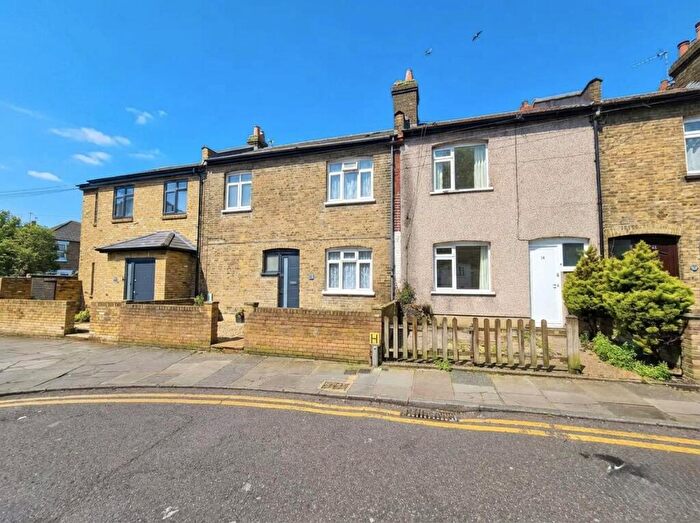 3 Bedroom End Of Terrace House To Rent In Hale Gardens, N17