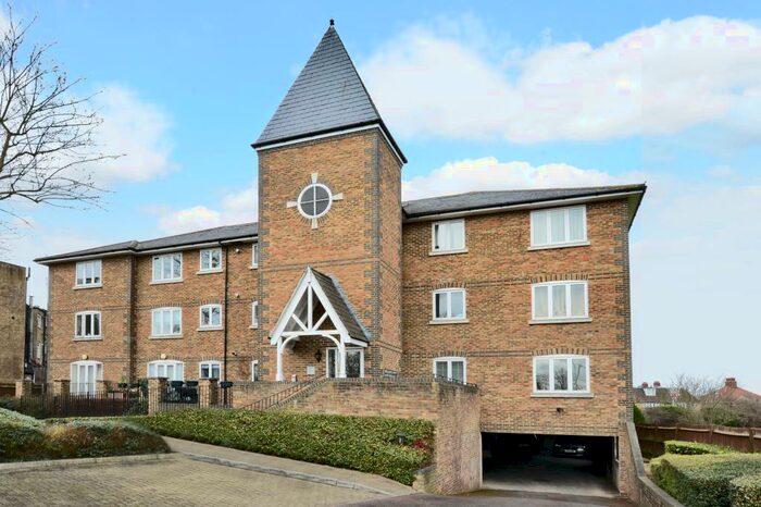 2 Bedroom Apartment To Rent In St Phillips Gate Cheam Common Road Worcester Park, KT4