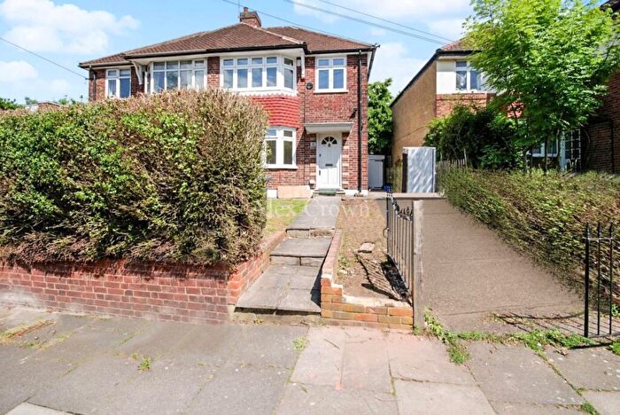 3 Bedroom Semi Detached House To Rent In Sydney Road, Muswell Hill, N10