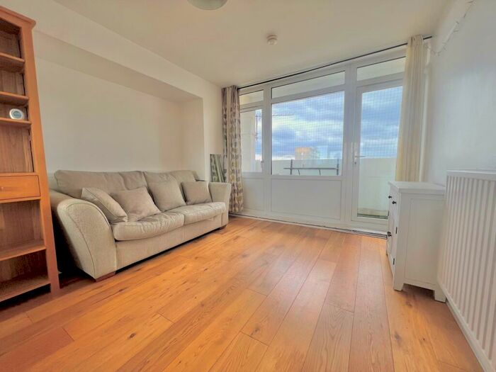 1 Bedroom Flat To Rent In Marchwood Close London, SE5