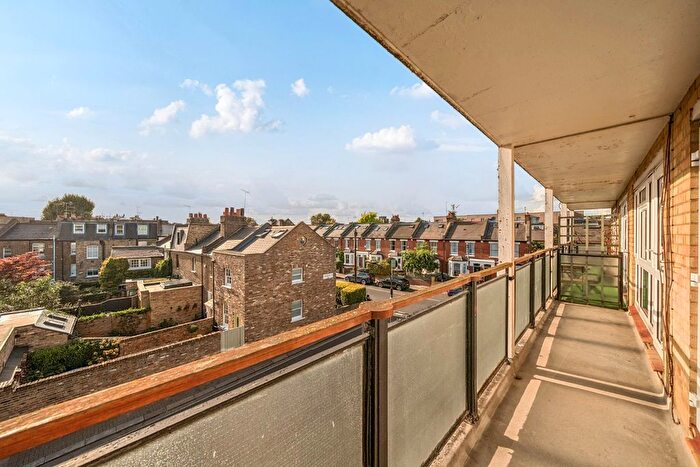 2 Bedroom Flat For Sale In Cardross Street, London, W6
