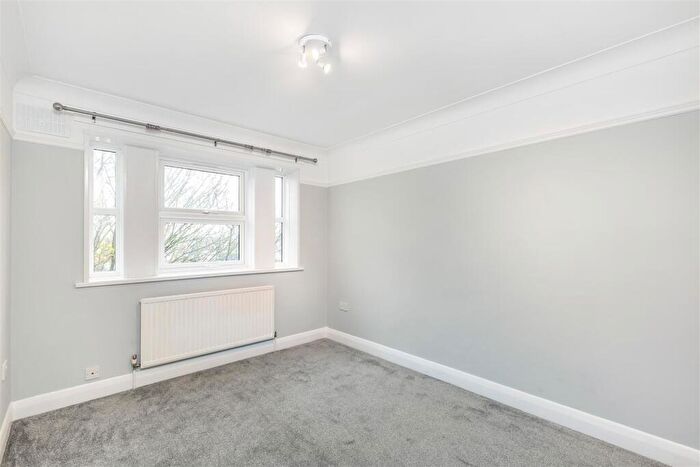 2 Bedroom Flat To Rent In Rosemary Gardens, Mortlake, SW14