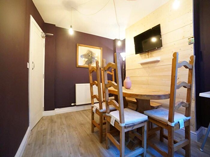 4 Bedroom House To Rent In Caellepa, Bangor, LL57
