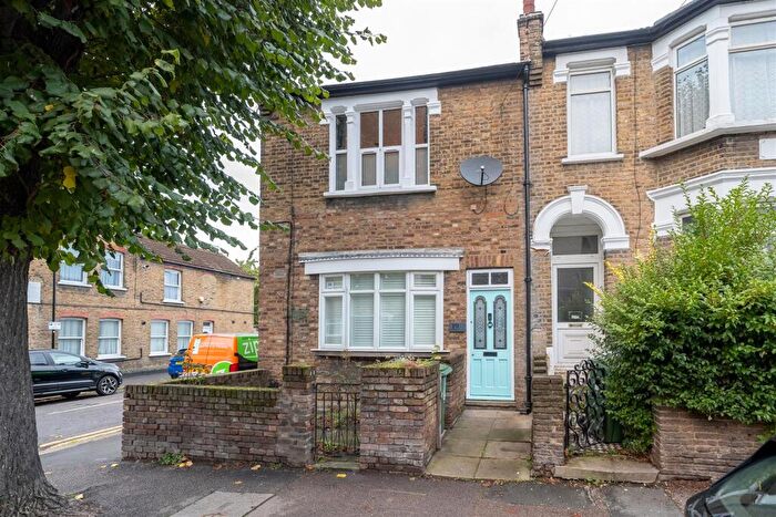 2 Bedroom Duplex For Sale In Raglan Road, Walthamstow, E17