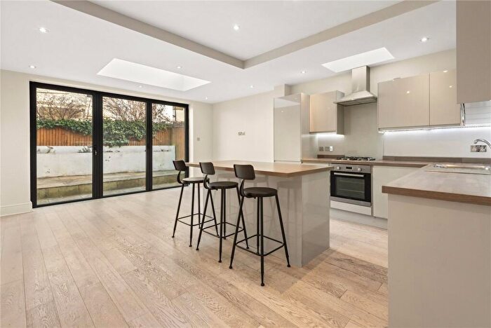 2 Bedroom Apartment For Sale In Mysore Road, London, SW11