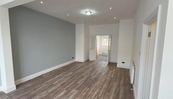 5 Bedroom Semi-Detached House To Rent In Goodmayes Lane, Ilford, IG3