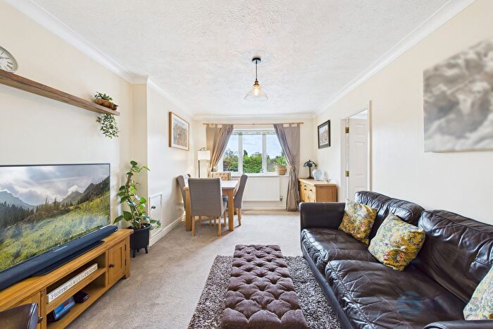 2 Bedroom Flat For Sale In Clay Cross Road, Woolton, L25
