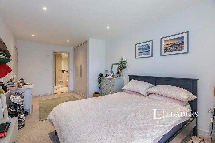 2 Bedroom Apartment To Rent In The Heart, Walton, KT12