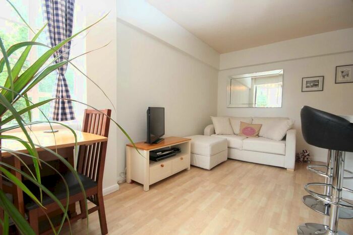 1 Bedroom Flat To Rent In Shepherds Bush Green, London, W12