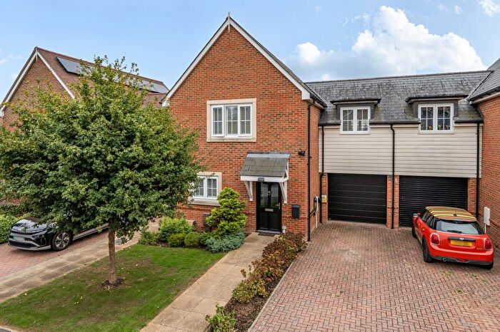 3 Bedroom Semi-detached House For Sale In Priors Orchard, Emsworth, PO10
