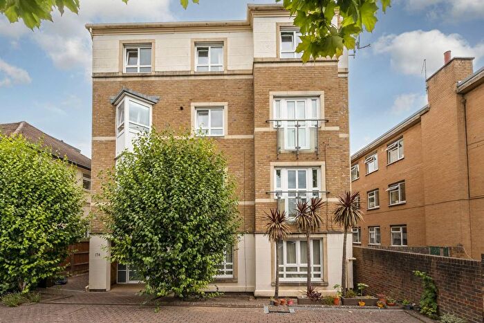 2 Bedroom Flat To Rent In Dorset Road, Merton, London, SW19