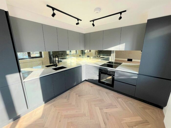 3 Bedroom Flat To Rent In Shakespeare Road, Mill Hill, NW7