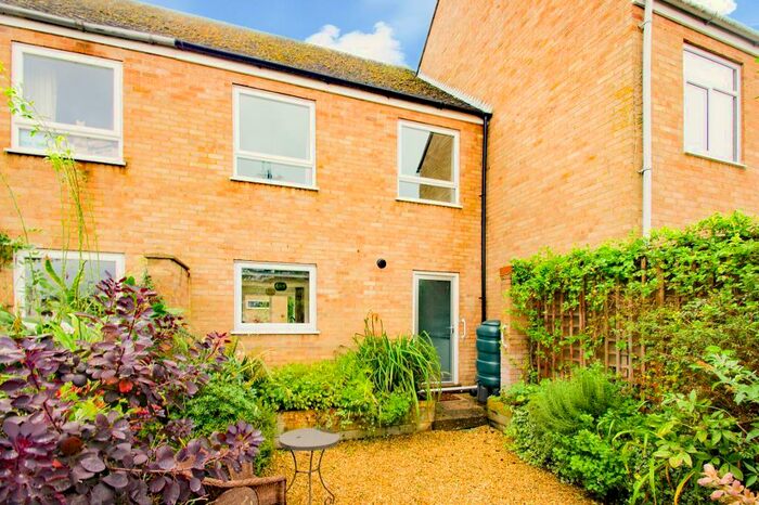 3 Bedroom Terraced House To Rent In Boundary Close, Woodstock, Oxon, OX20