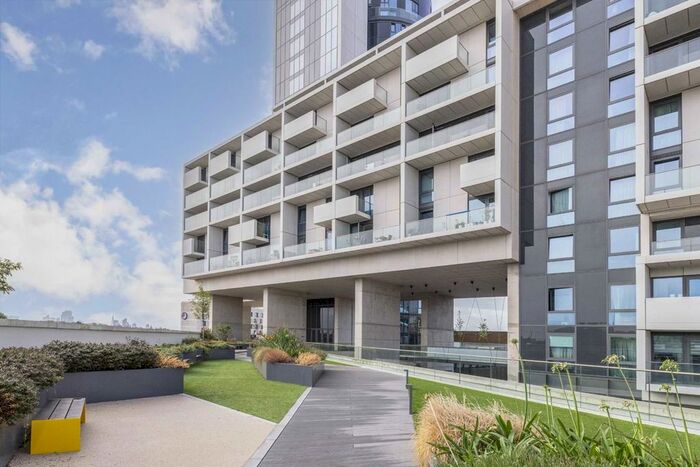 3 Bedroom Flat To Rent In City North Place, London, N4