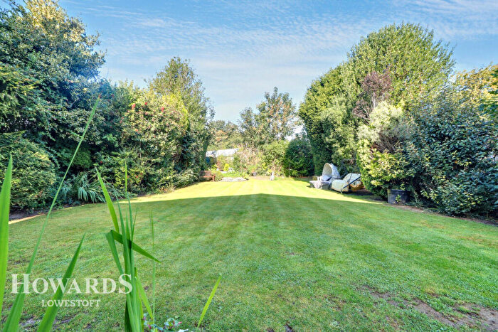 4 Bedroom Detached House For Sale In London Road South, Lowestoft, NR33