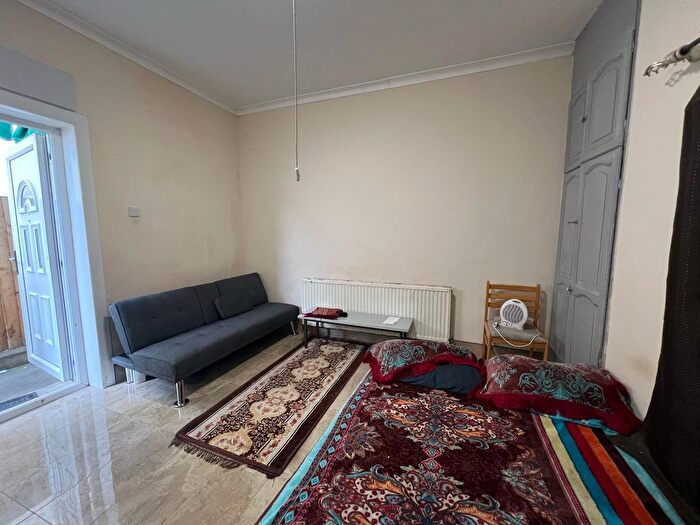 1 Bedroom Studio To Rent In Rutland Road, Ilford, IG1