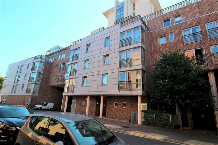 Apartment To Rent In Cross Street, Portsmouth, PO1