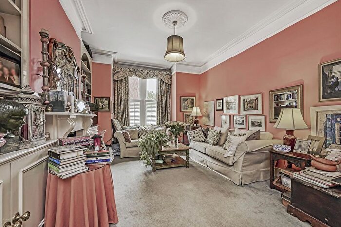 4 Bedroom Property For Sale In Swift Street, London, SW6