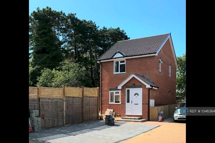 2 Bedroom Detached House To Rent In St Thomas Close, Basingstoke, RG21