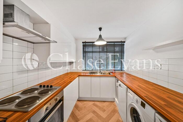 3 Bedroom Terraced House To Rent In Glengall Grove, Isle Of Dogs, London, E14